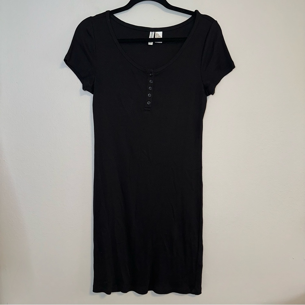 H&M- Back Ribbed Shorts Sleeve Dress